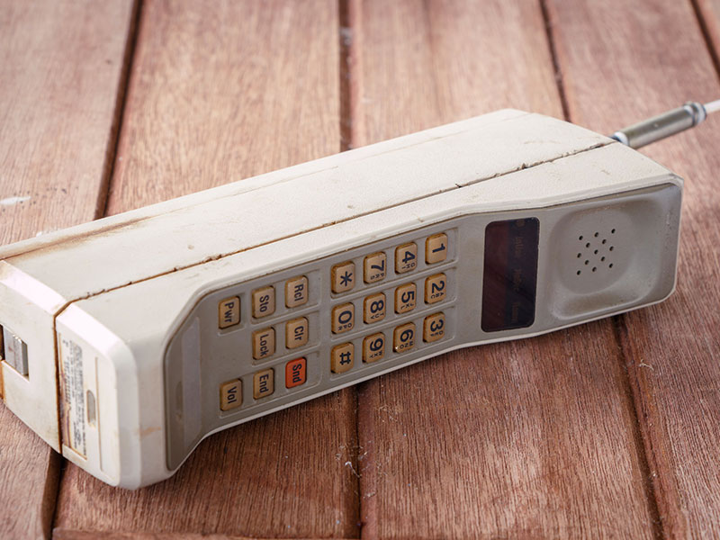 Téléphone cellulaire vintage des années 1990.
