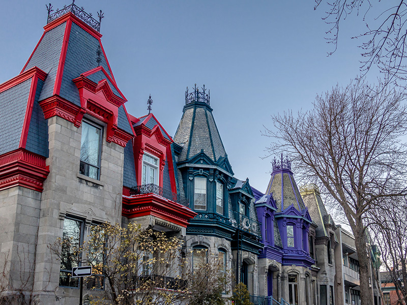 Maisons colorées à Montréal.