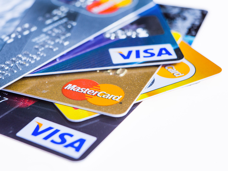 Cartes de crédit Visa et Mastercard.