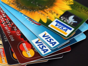 COVID-19 : les soldes de cartes de crédit en baisse
